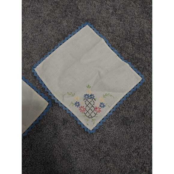 Vintage Embroidered Dollies Scalloped Edge Design 9" Pineapple Flowers Set Of 2 - Picture 2 of 5